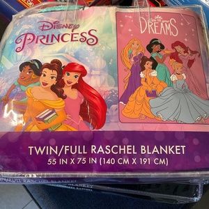 Disney princess blanket size twin brand new